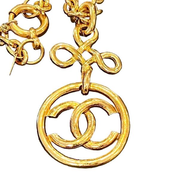 Chanel Authentic Vintage Twisted Cross Circle CC Cut Out 1993 Pendant Necklace - Picture 3 of 8